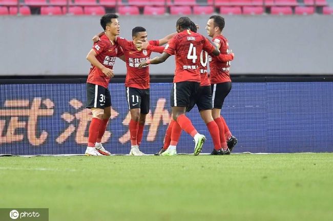 面对如此佳绩，主创也纷纷通过网络向观众致谢，尹正首次回应早前立下的“过5亿开歌友会”的诺言，和观众约定“有拖无欠”线下见，导演刘循子墨、演员喻恩泰接连发文对观众的支持和喜爱表示感谢，演员邓家佳更是以一篇饱含深情的长文向工作伙伴与观众们表达谢意